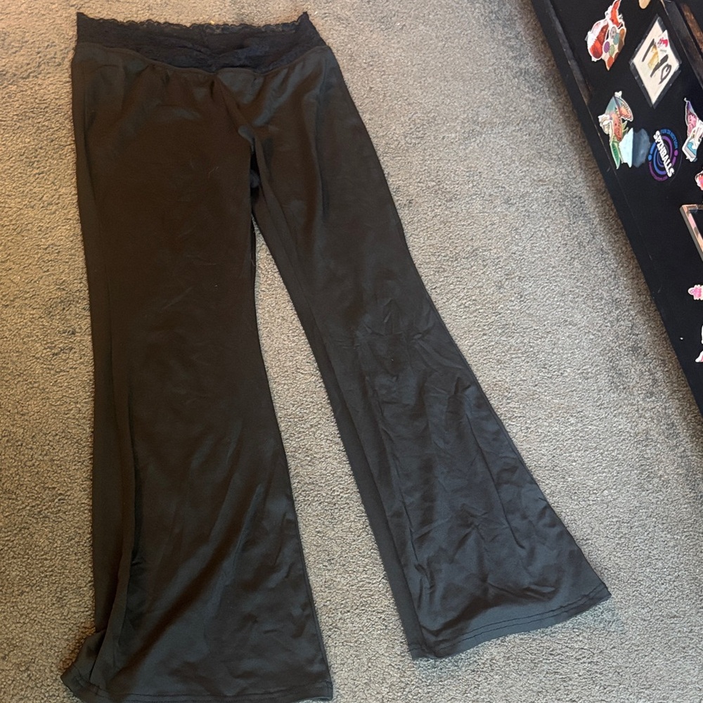 Black low rise lace flair leggings